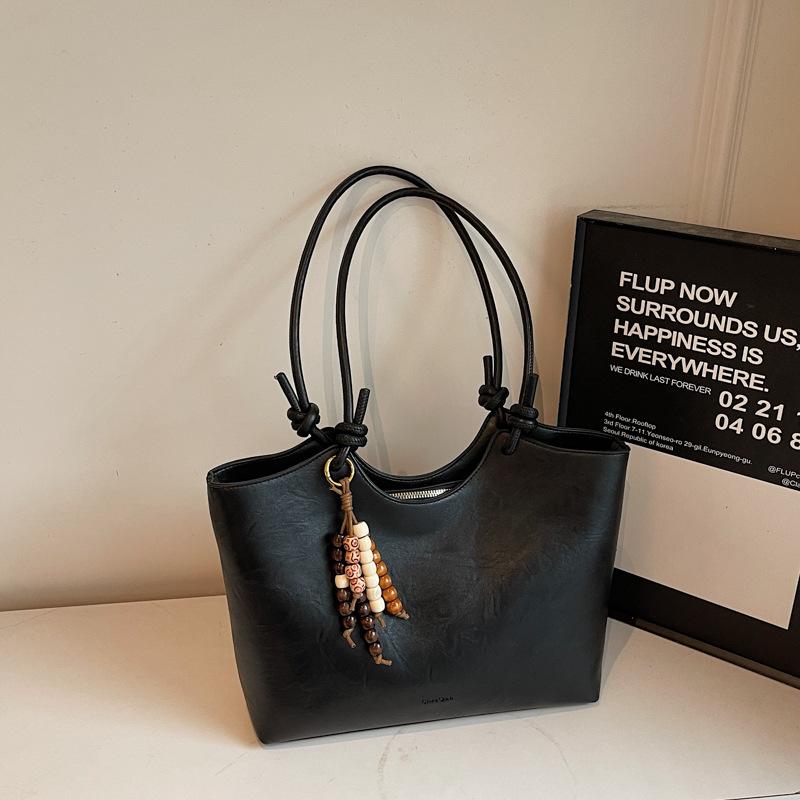 Retro High-appeal Underarm Bag, Large-capacity Commuter Bag, Simple Single-shoulder Tote Bag