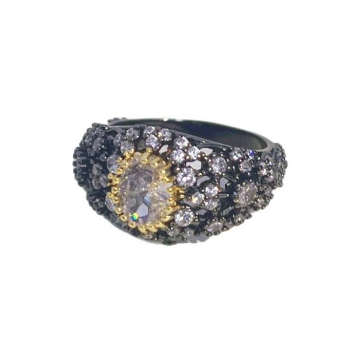 

A vintage black and gold oval diamond ring for women, with a light luxury and high-end feel Gold-color белый