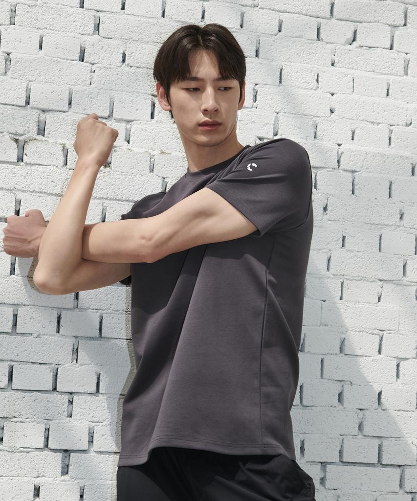 Chaebteoegseu All-Round Soft Semi-Muscle Fit Half Shirt (Charcoal)
