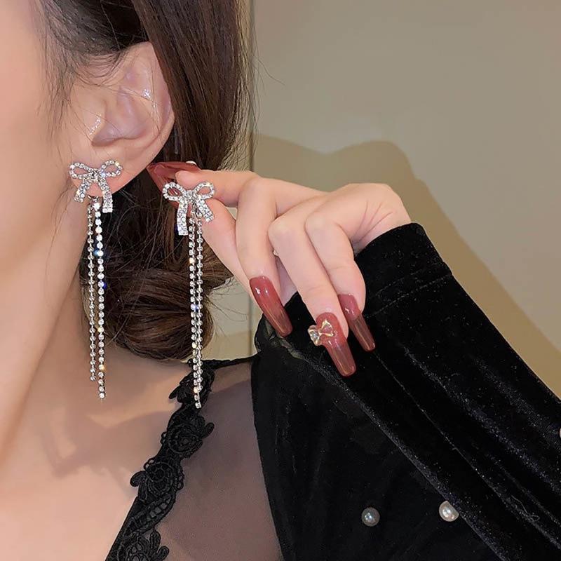 

Elegant Korean Niche Fashion Tassel Bow Stud Earrings for Women серебряный