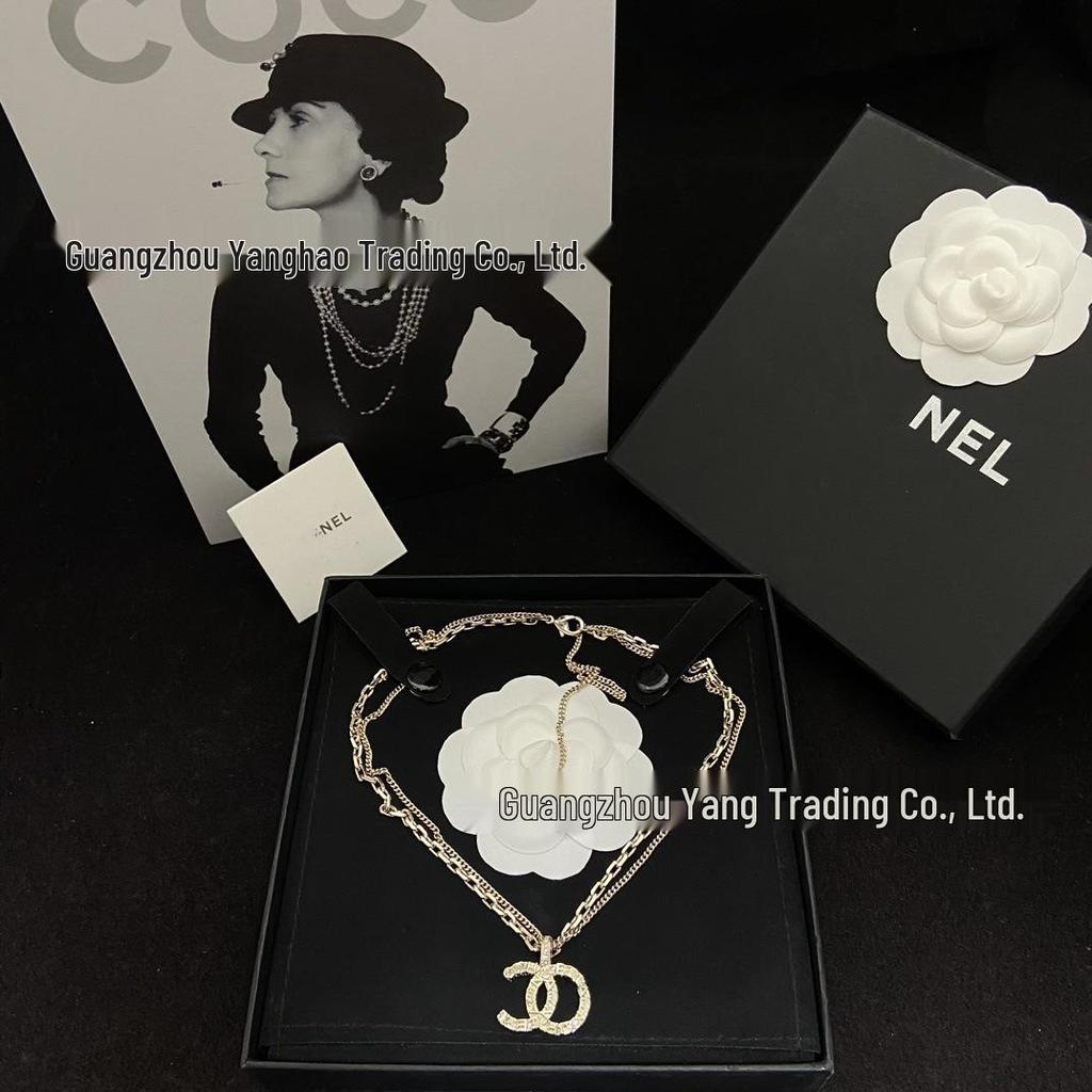 Colier Seiko de Înaltă Calitate cu Embosare Dublă C și Brățară Avansată cu Diamante