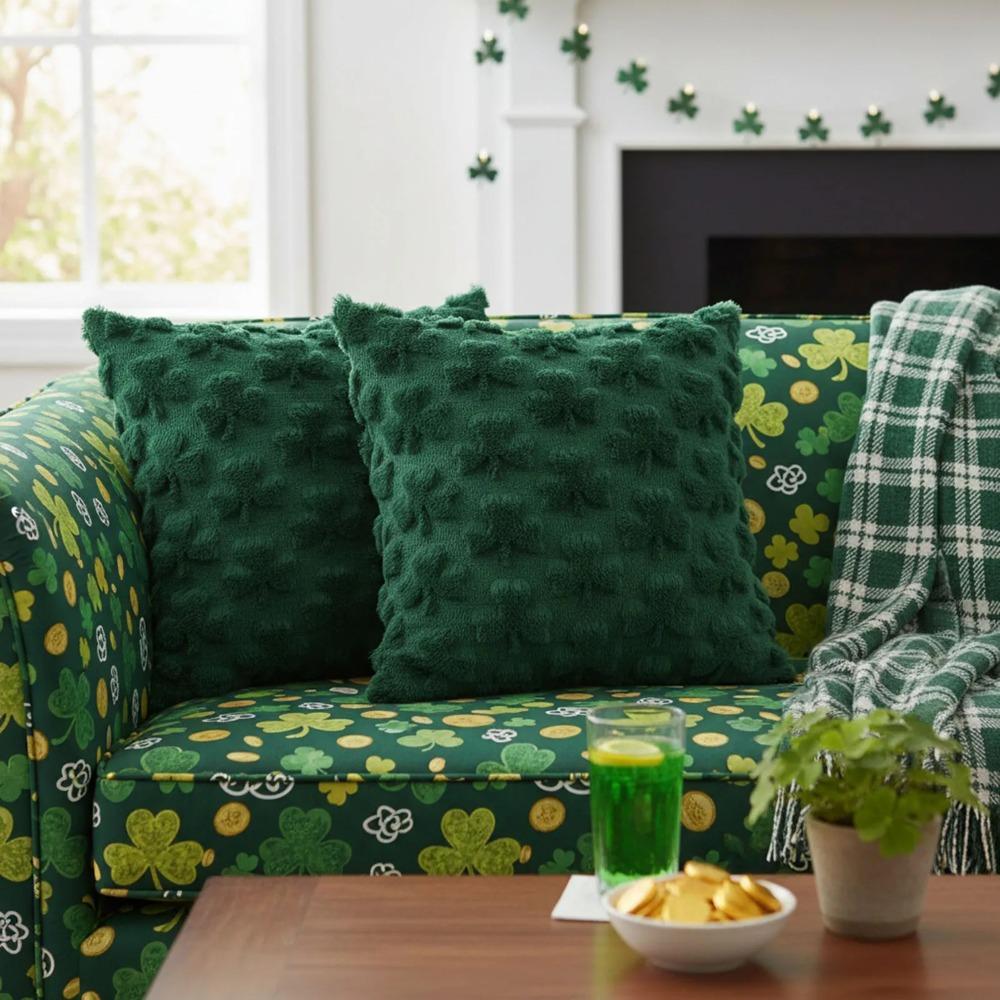 Clover Pattern St. Patrick‘s Day Shamrock Pillow Cover Green Plush Shamrock Cushion Cover Square Pillowcase Holiday