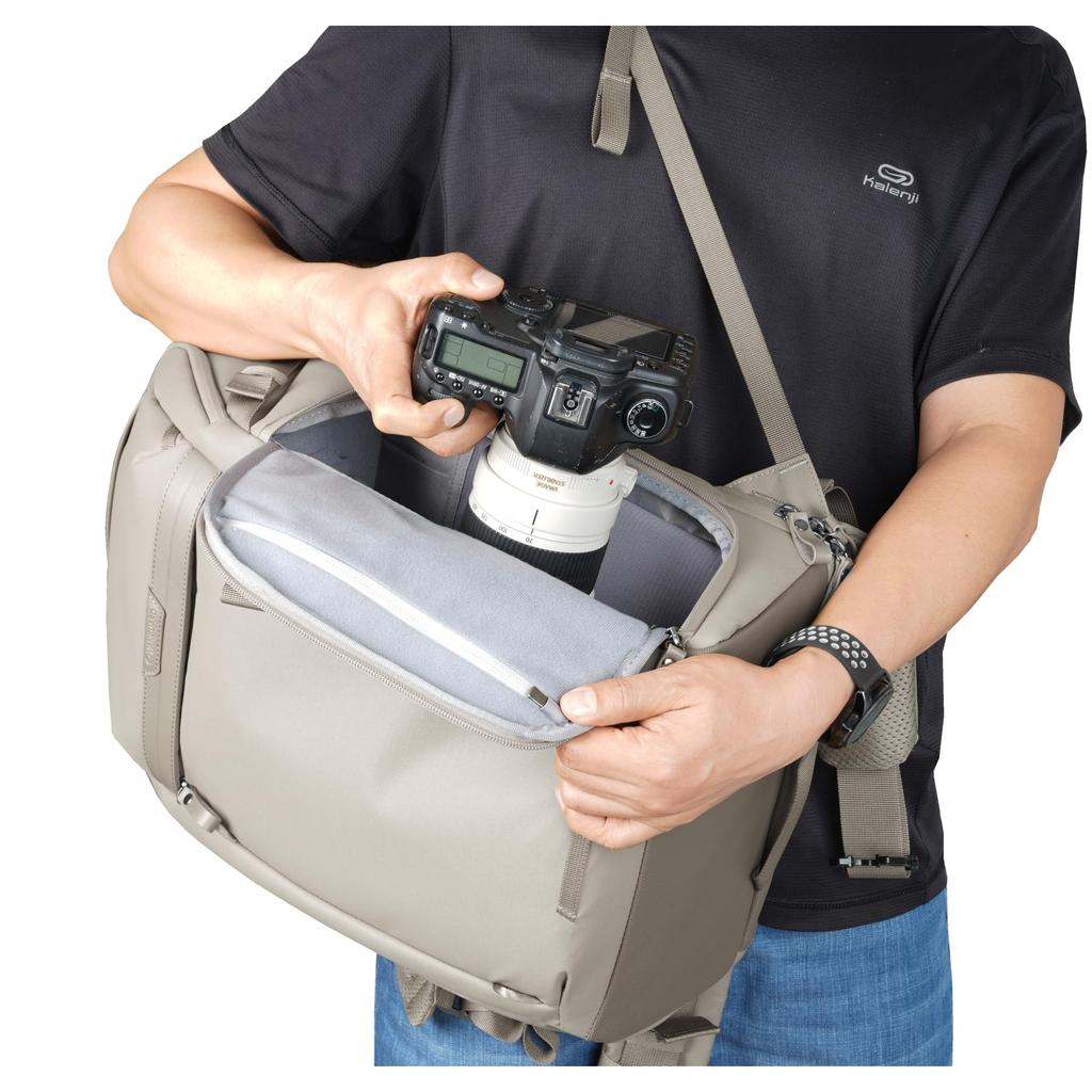 VANGUARD VEO METRO Series Backpacks with 3-Way Access from Top, Side, and Back (VEO METRO B20L CM)