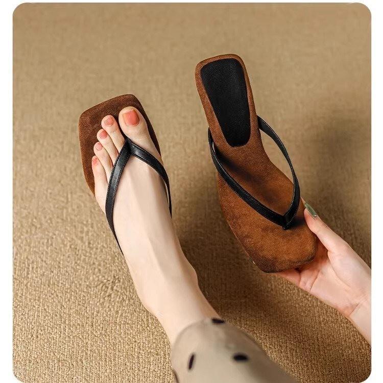 Französische quadratische Zehenpartie High Heels schlanker Absatz 2024 neue Sommermode Zehen-Flip-Flops Temperament Kitten und coole Pantoletten