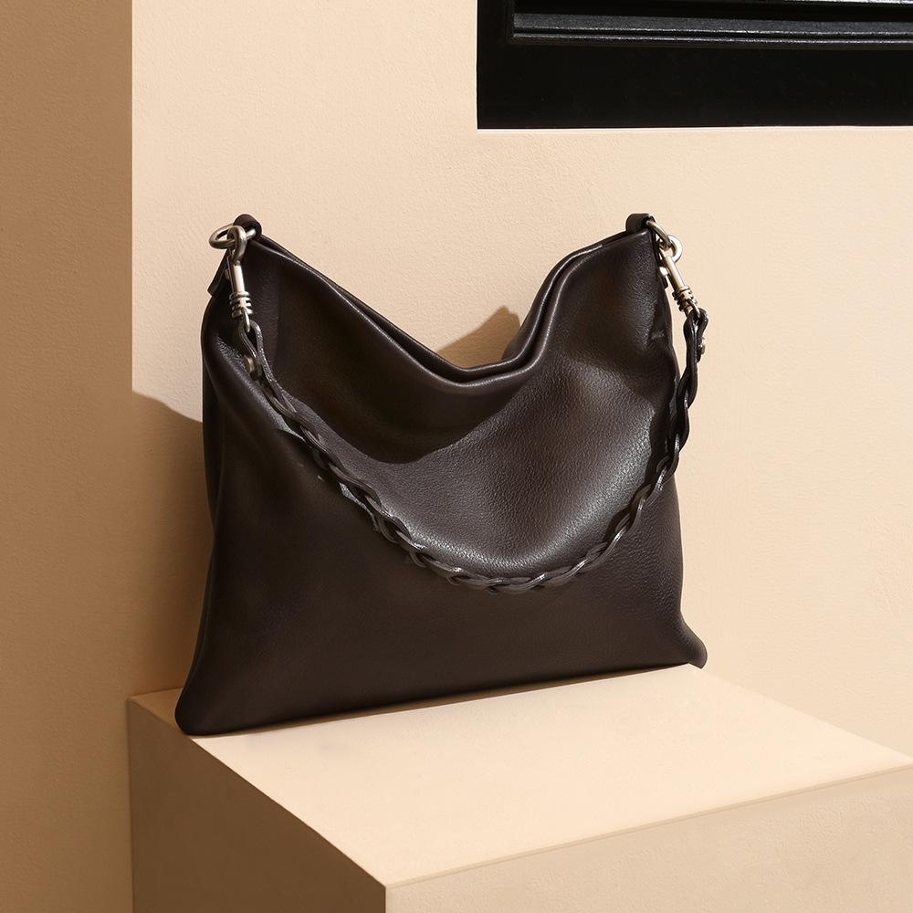 The First Layer of Cowhide Is Simple and High-end, Portable Large-capacity Niche Single Shoulder Braided Belt Bucket Bag, Women's Commuter Bag.