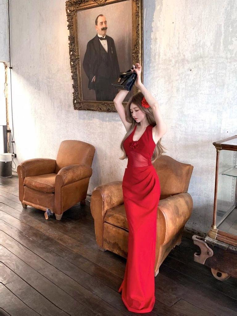 2026 Summer Stylish Waist-Cinched Mesh Halter Neck Long Dress for Women