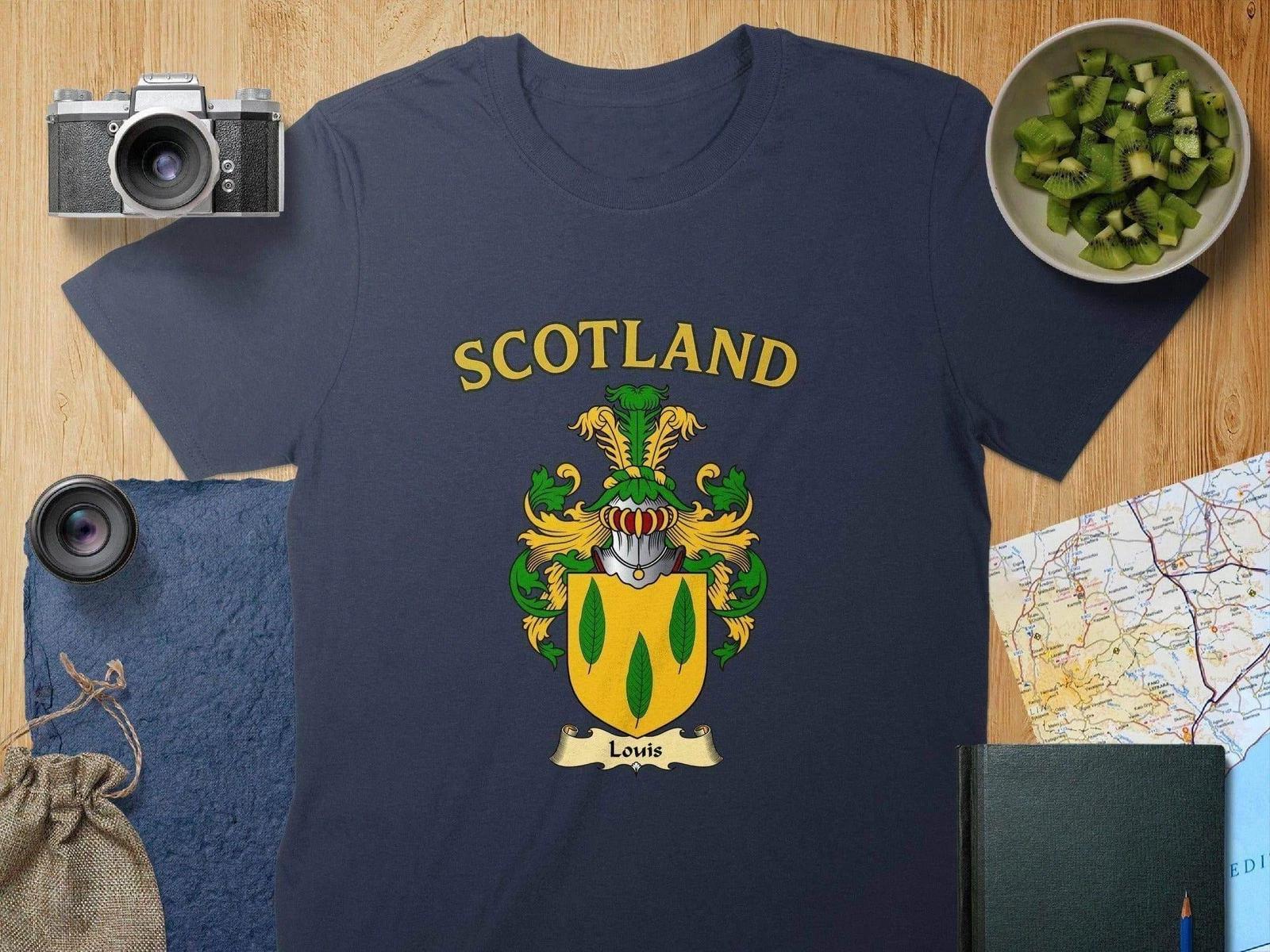 Louis Family Crest Emblem Heritage Artwork T-Shirts XL
