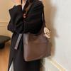 IELGY Soft Leather Lazy Style Tote Bag Ladies Retro Commuter Underarm Large Capacity Fashion Bucket Bag