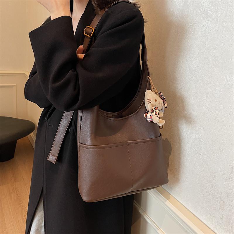 IELGY Soft Leather Lazy Style Tote Bag Ladies Retro Commuter Underarm Large Capacity Fashion Bucket Bag