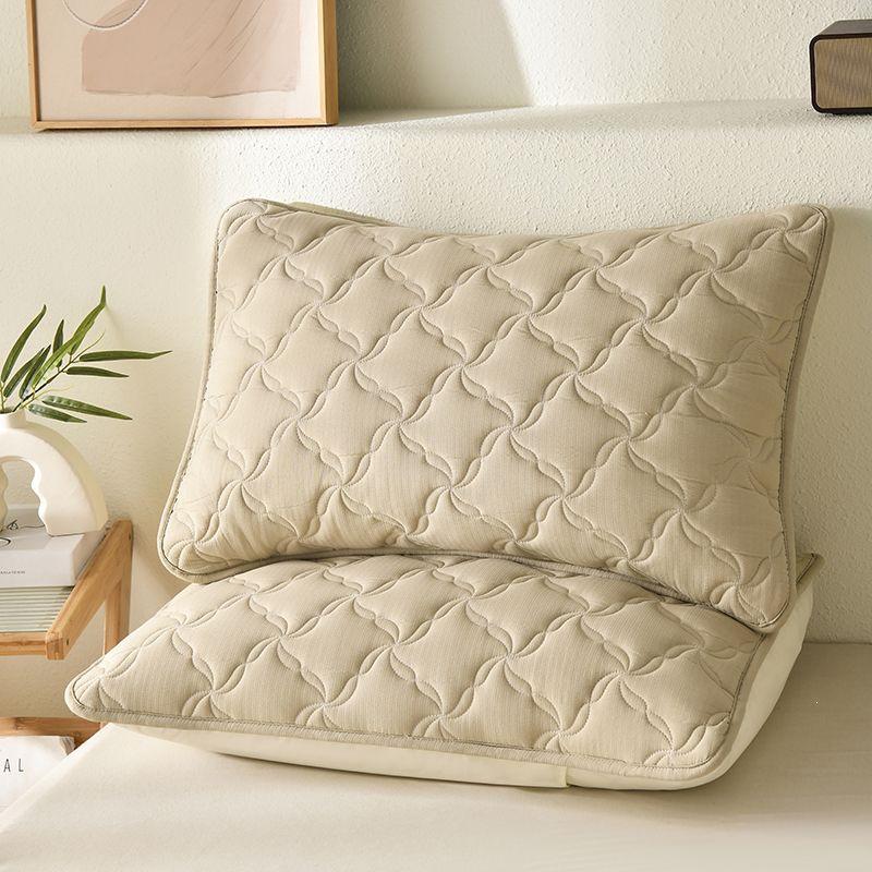 Quilted Anti-Dirt Pillowcase: Oil, Dirt & Saliva Resistant, Machine Washable, Ideal for Home/Dorm.