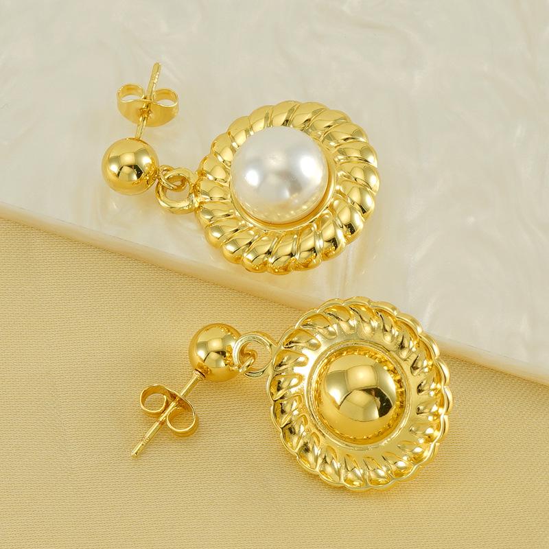 European-American Design Titanium Steel Pearl Sunflower Earrings
