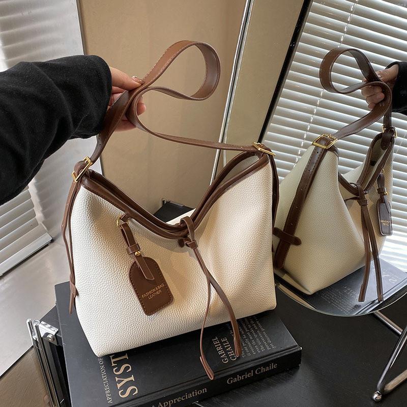 Classic Women Bag With Pu Material For Daily Commuting And Casual Outfits