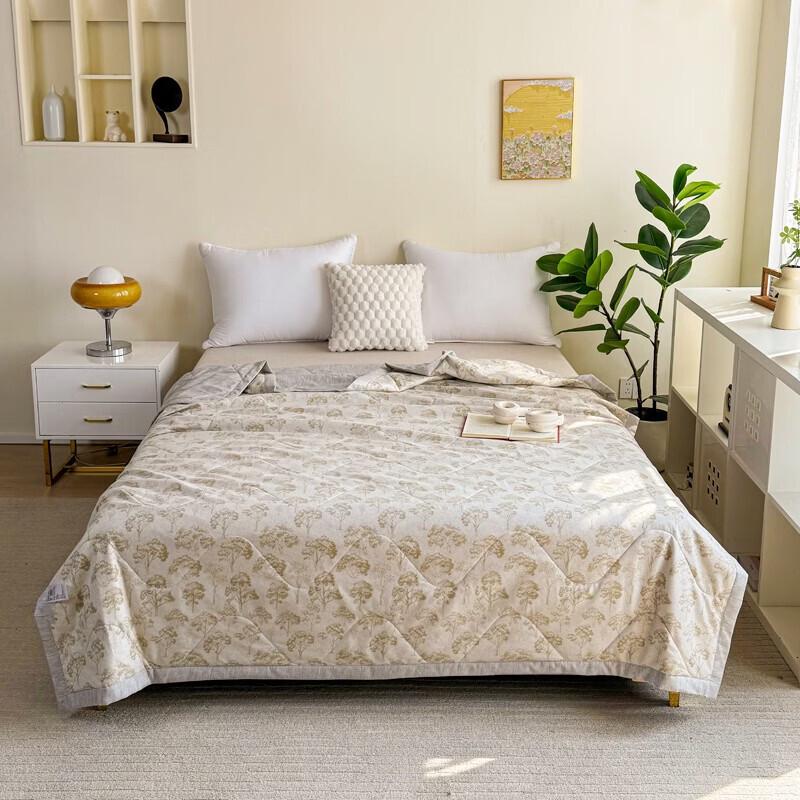 

MOUUREE Skin-Friendly Summer Quilt