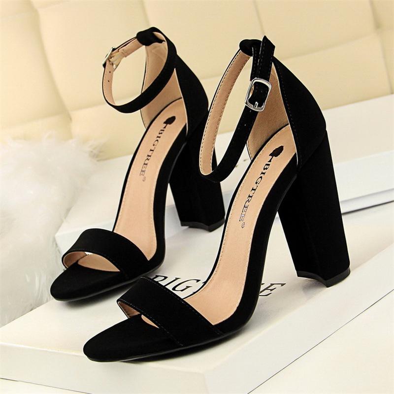 Mode Sommer Mode Schlicht Klassisch Damen Wildleder Offene Zehen Hohe Absätze Sandalen Gelb Gladiator Quadratische Absätze Plateau Schuhe
