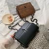 Today's popular small bags are women's new retro textured chain messenger bags, fashionable autumn and winter shoulder small square bags.