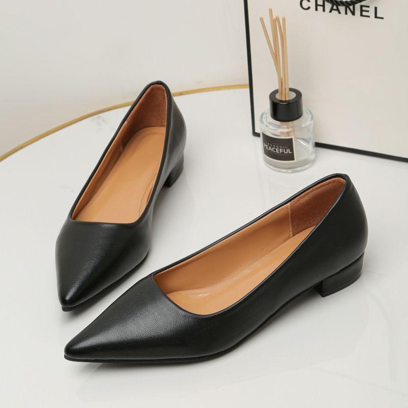 Soft-soled professional black flat shoes women's pointed head, shallow mouth, comfortable and not tired feet, new spring work shoes