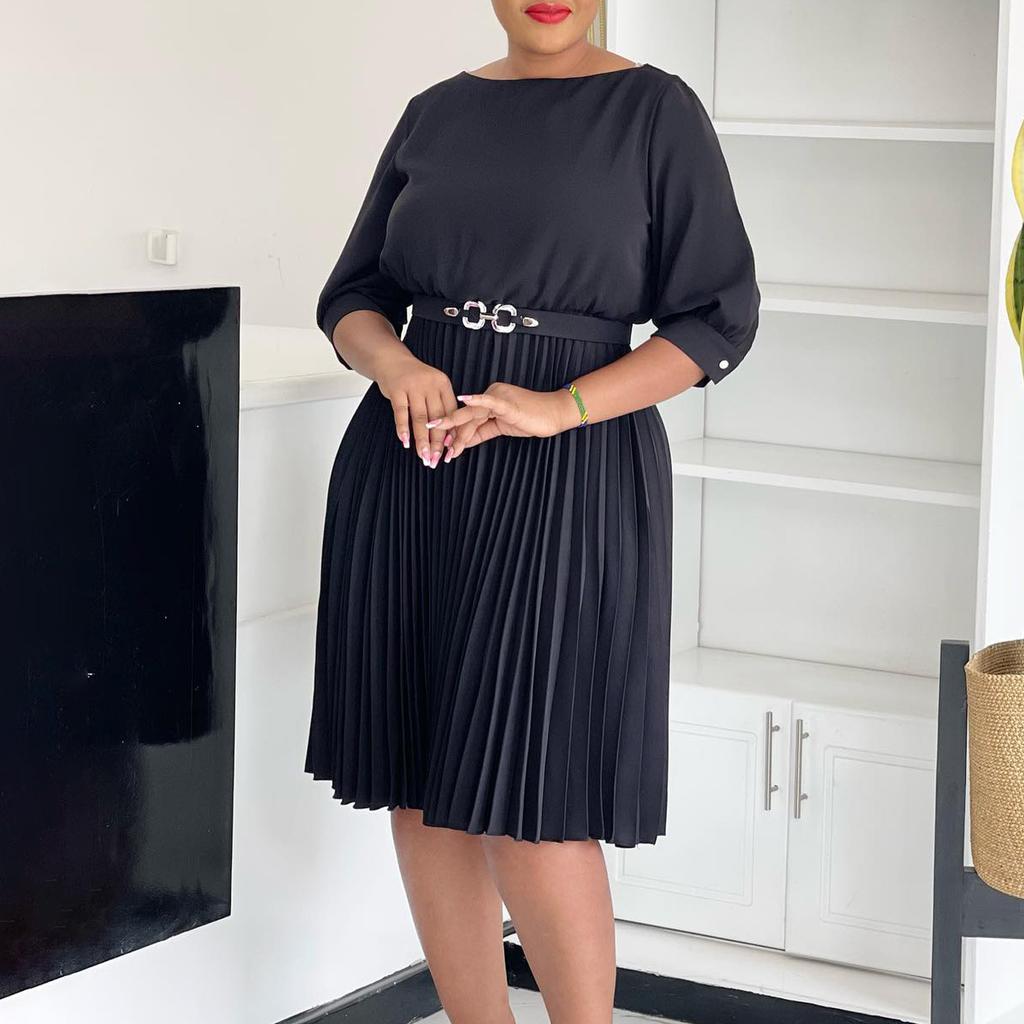 New Women's Clothing - Stylish and Elegant Round-neck, Three-quarter Sleeve Pleated Dress