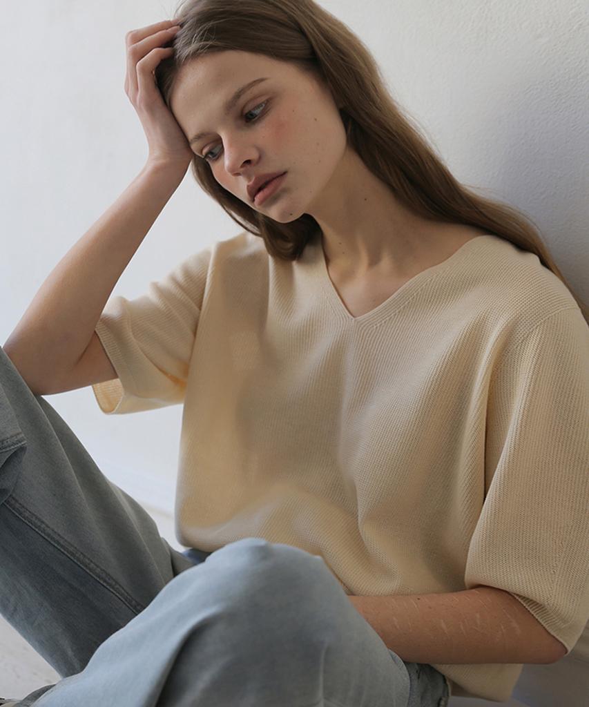Beleunepeu Whole Garment Rie V Volume Knit (2 Colors)
