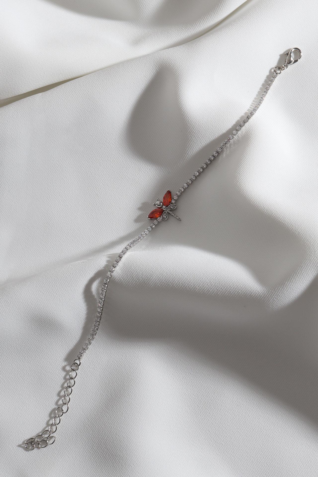 

Браслет Waterway серебряного цвета с камнем циркония и фигурой стрекозы из оранжевого камня