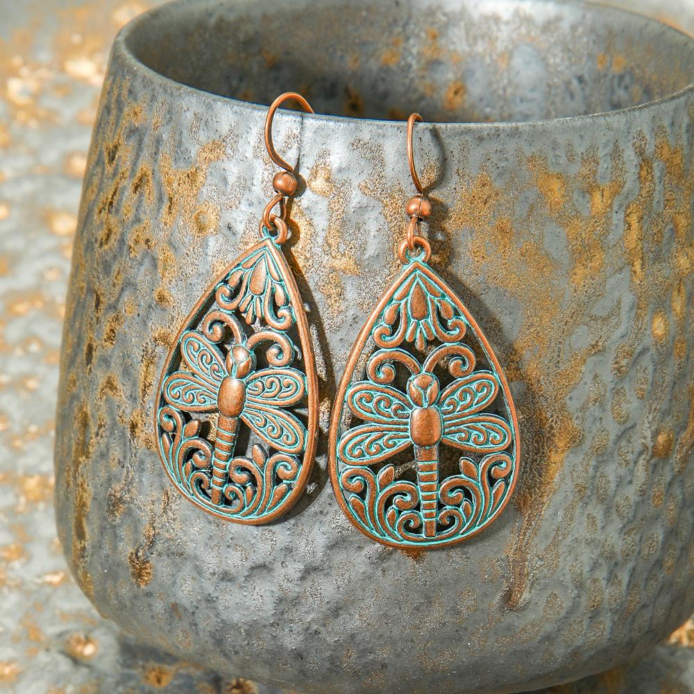 Retro náušnice v bohémském stylu s kovovými geometrickými vyřezávanými náušnicemi v etnickém stylu