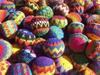 Divertente Set Mags Gay Footbag, Hacky Kick Sack all'Uncinetto Fatto a Mano dal Guatemala per Giochi all'Aperto Festa Allenamento della Coordinazione