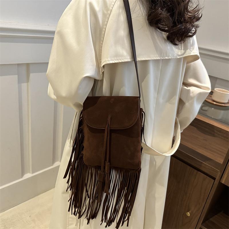 Chic 2024 Vintage Commute Fashion Handbag With Eye-catching Fringe Details
