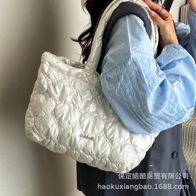 Love Large-capacity Tote Bag 2025 New Down Bag Large-capacity Commuting Niche Design Shoulder Armpit Bag
