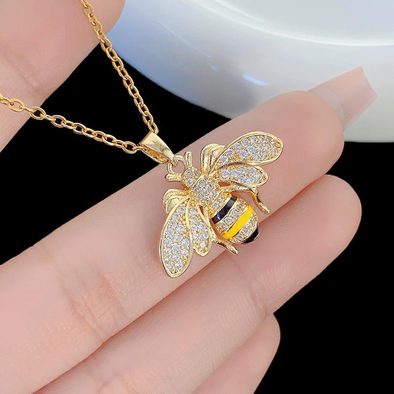 Fashion Fun Sweet Little Bee Pendant Necklace Female Niche Design Sense Versatile Collarbone Chain Cute Neck Chain