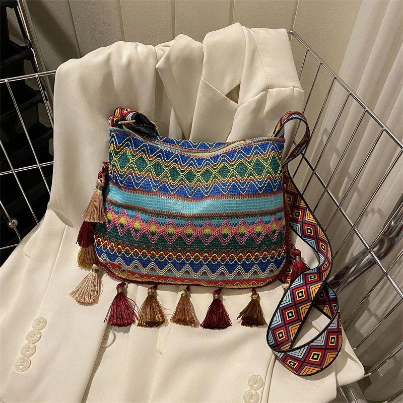 High-value ethnic style messenger bag women's 2025 new trendy versatile wide shoulder strap shoulder bag fringed bucket bag women