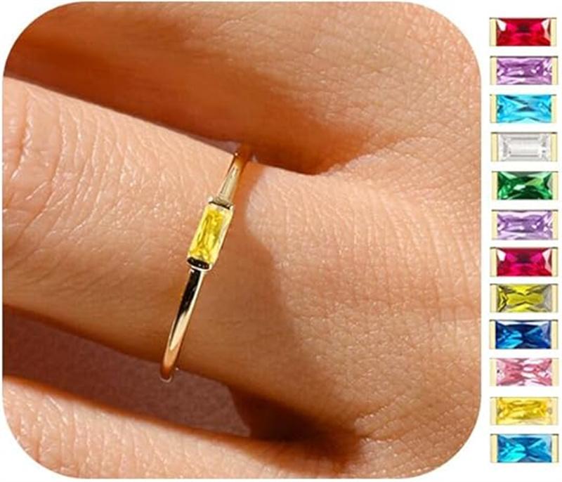 Goldene Geburtssteinringe für Damen Zierlich 14K Gold Plated Baguette CZ Grüner Edelsteinring Personalisierter Schmuck Geschenk zum Geburtstag