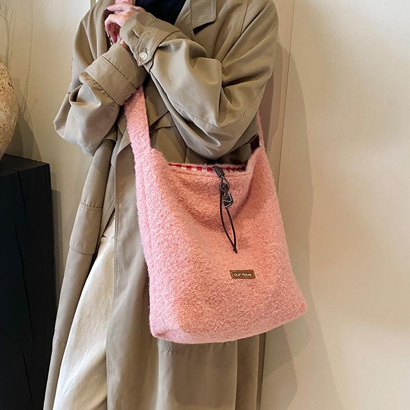 Winter Fashion Plush Bag Women's New Fashion College Style Shoulder Bag Casual Large Capacity Plush Tote Bag