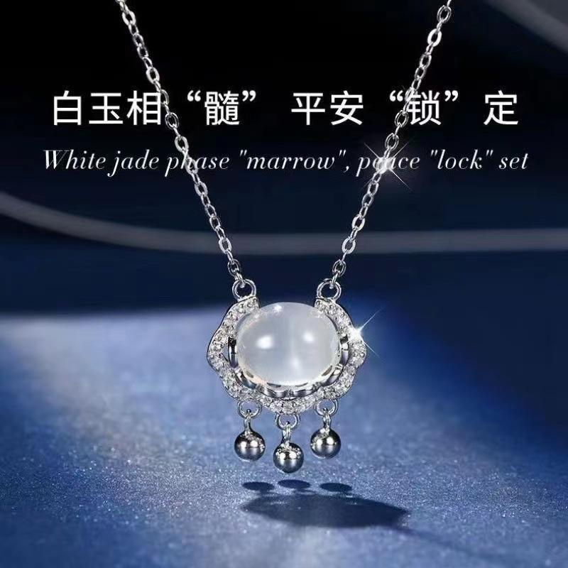 Necklace Women'S High-End Sense Light Luxury Temperament Collarbone Chain Small Fragrant Wind Sweet Neck Chain Tide