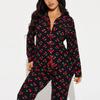 Un Set da Casa a Due Pezzi per Donna Autunnale e Invernale con Revers con Stampa Ciliegie, Camicie a Maniche Lunghe e Pantaloni Lunghi