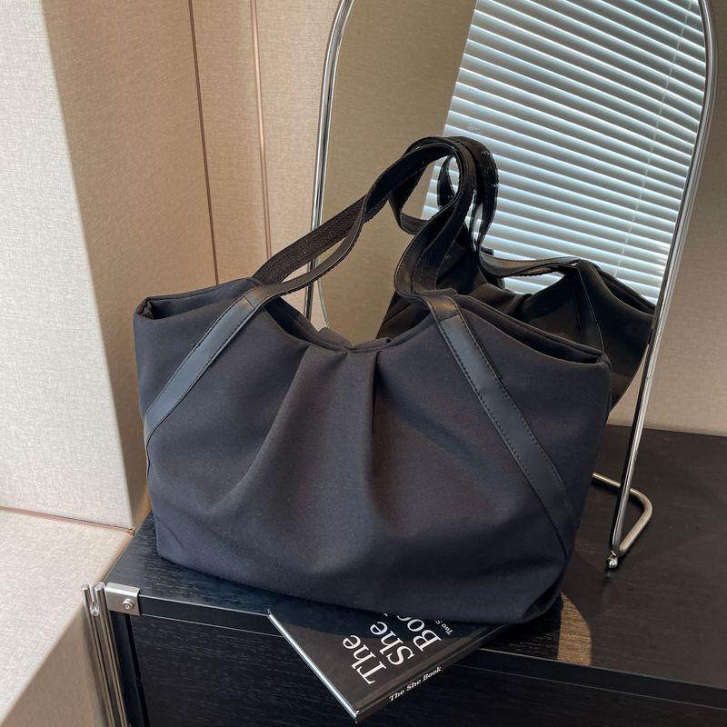 Einfache und leichte Cloud-Tragetasche Koreanischer Stil Canvas-Tasche Nische Große Kapazität Pendler Umhängetasche