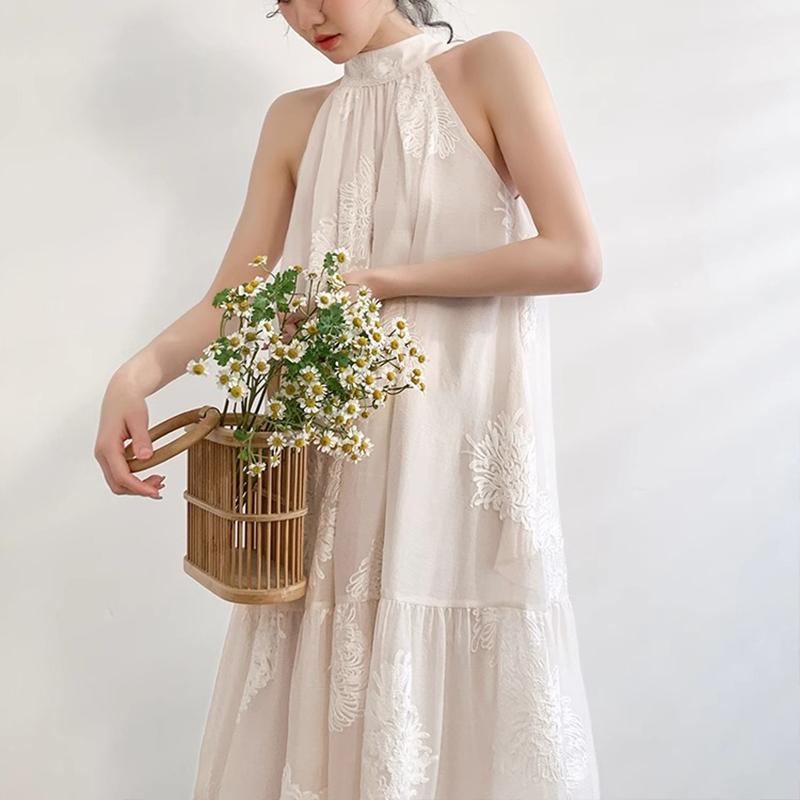 French Temperament Lace Embroidery Seaside Resort Style Sexy Loose Hanging Neck Character Sleeveless Midi Dress Women Summer 2024 New