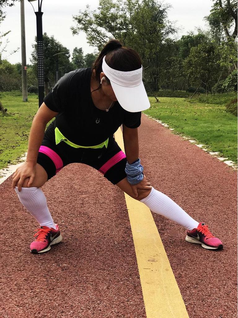 Winter Thickened Women's High Tube Socks - Ideal for Sports, Fitness, Running, Volleyball, and Leisure. Warm and Comfortable.