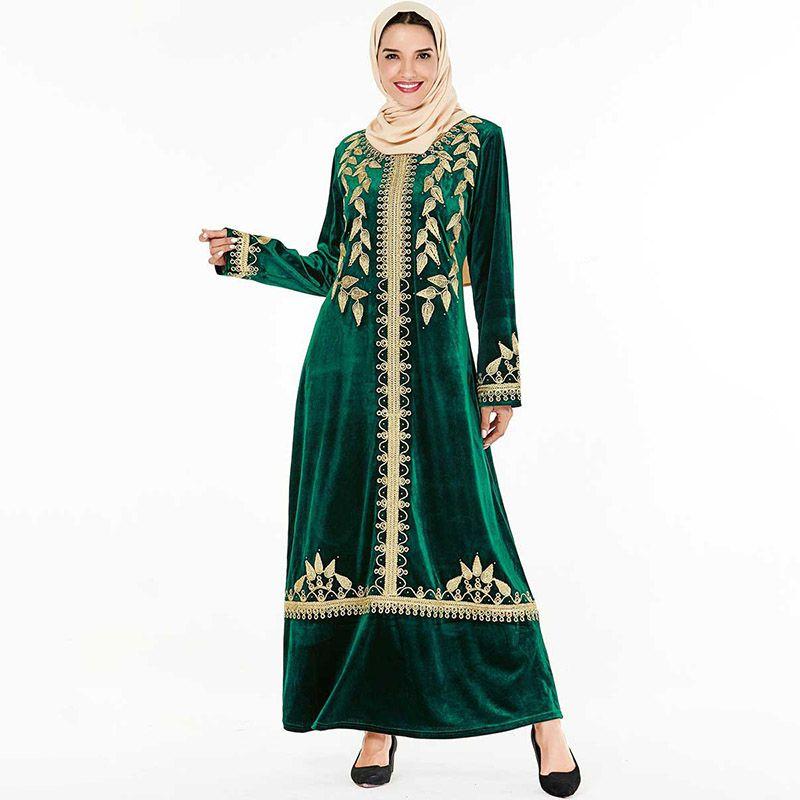 

Модное и достойное женское длинное платье из зеленого вышитого арабским золотом бархата (без учета платка) M