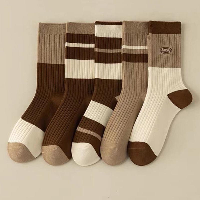 "Maillard Mid-Tube Pile Socks for Men and Women - Coffee & Black Contrast, Perfect All-Match for Autumn and Winter."