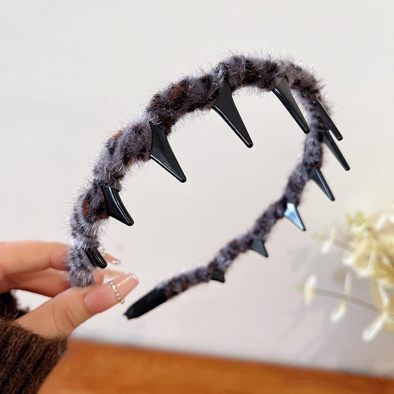 

«Корейская высококачественная плюшевая повязка на голову с леопардовым принтом для женщин – пушистая осенне-зимняя повязка с высоким черепом сверху для умывания лица»