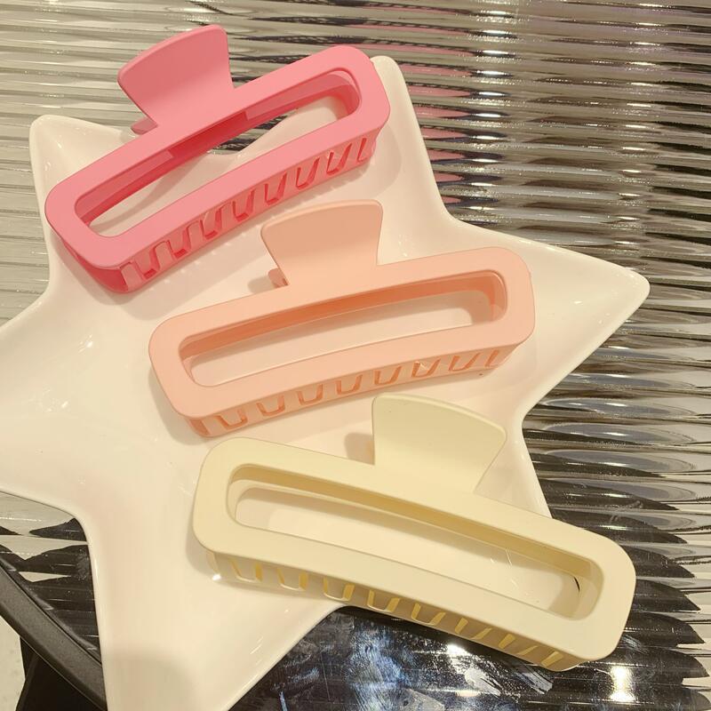 13cm Creamy White Shark Hair Clip for Women - Elegant Updo Claw Clip for Volume and Style