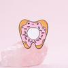 Schützen Sie die Zahngesundheit Emaille-Pins Custom Donut Chip Kuchen Broschen Reversabzeichen Lustiger Schmuck Geschenk für Kinder Freunde