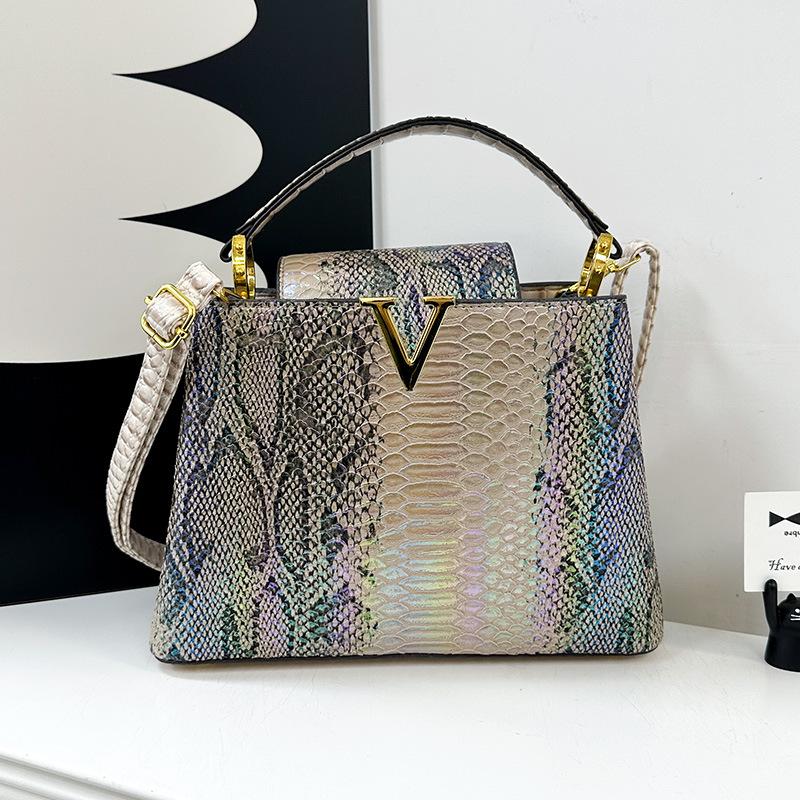 New high-end Capu snake pattern V lady bag portable shoulder women's bag