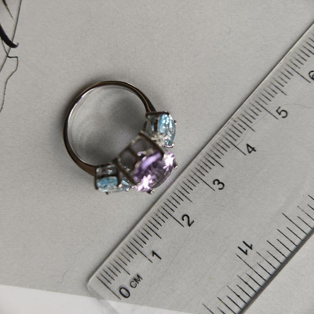 Серебряное кольцо с натуральным аметистом, топазом, вес изделия 5,12 гр (2183532)