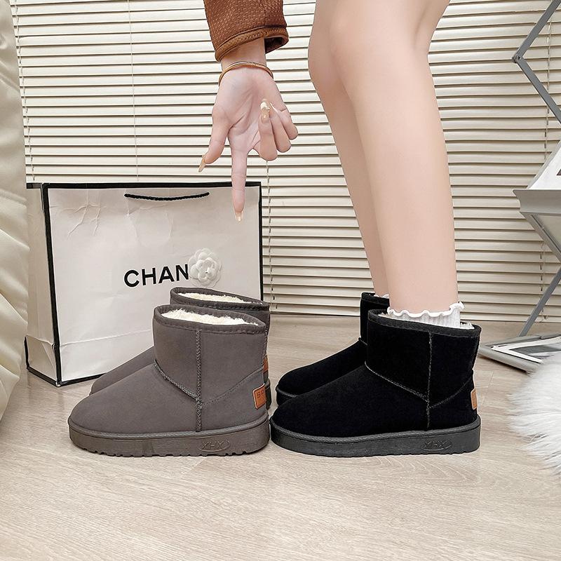 Snow boots women's short tube 2025 new winter snow cotton shoes piled thickened bread shoes non-slip warm women's boots