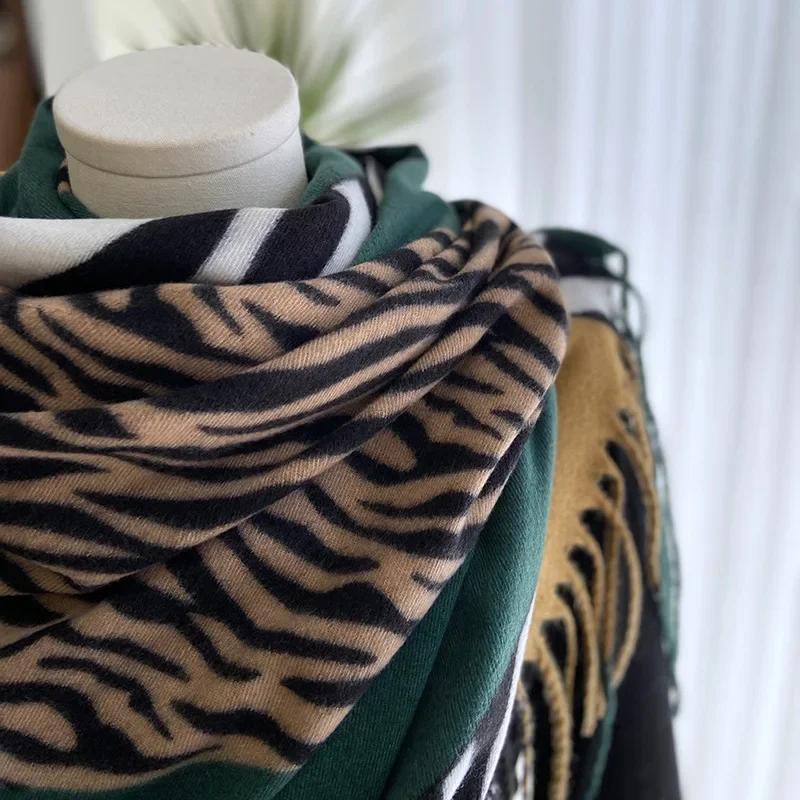 Damen Europäischer und Amerikanischer Stil Kamelmuster Doppelseitiger Druck Warmer Fransen-Schal Herbst und Winter Warmer Halsschal Wer