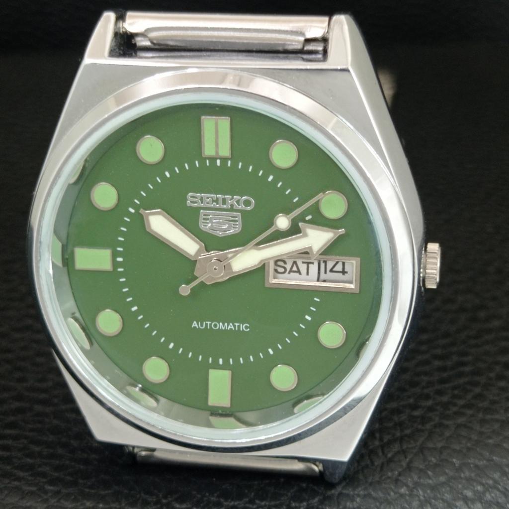 JAPAN VINTAGE REFURBISHED SEIKO 5 AUTOMATIC MENS GREEN DIAL WATCH a444448-1