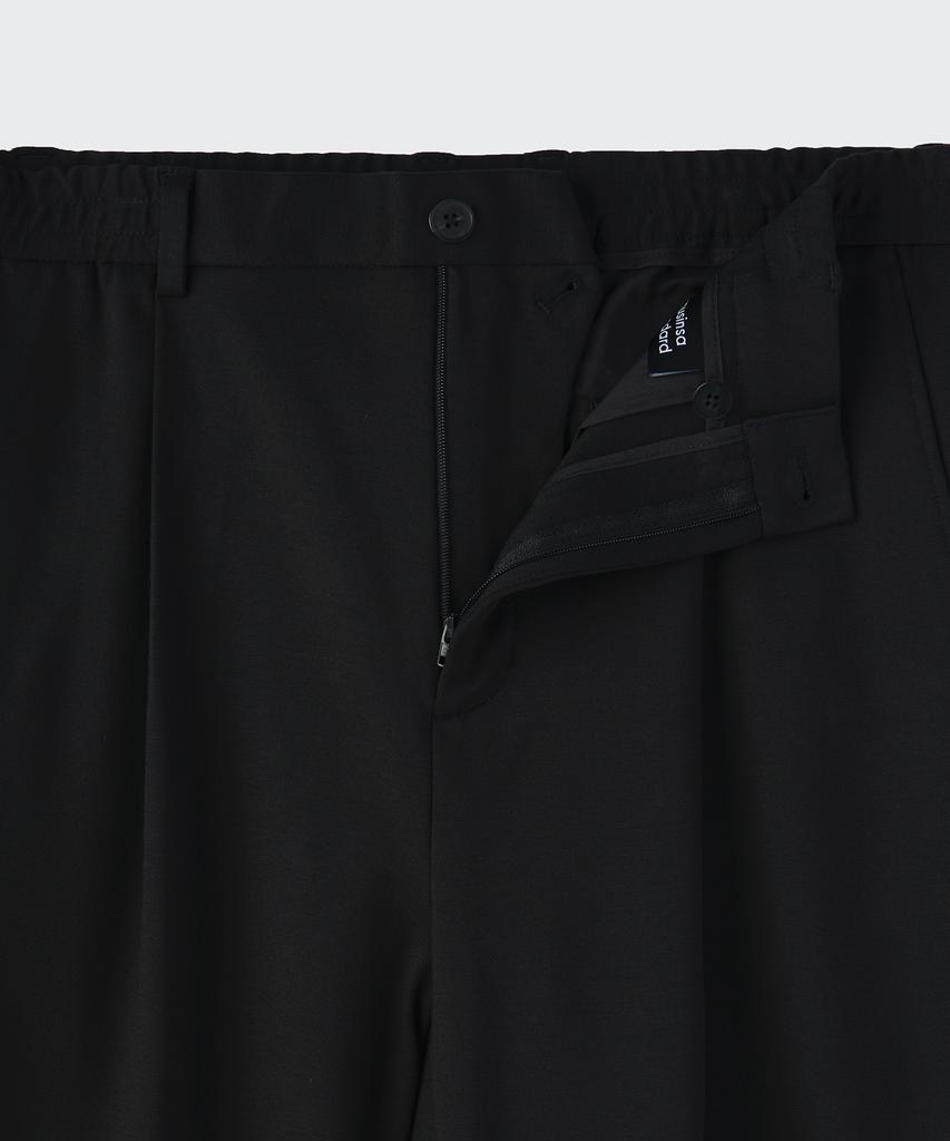 MUSINSA STANDARD Ponte One-Tuck Wide Cozy Half Slacks [Black]