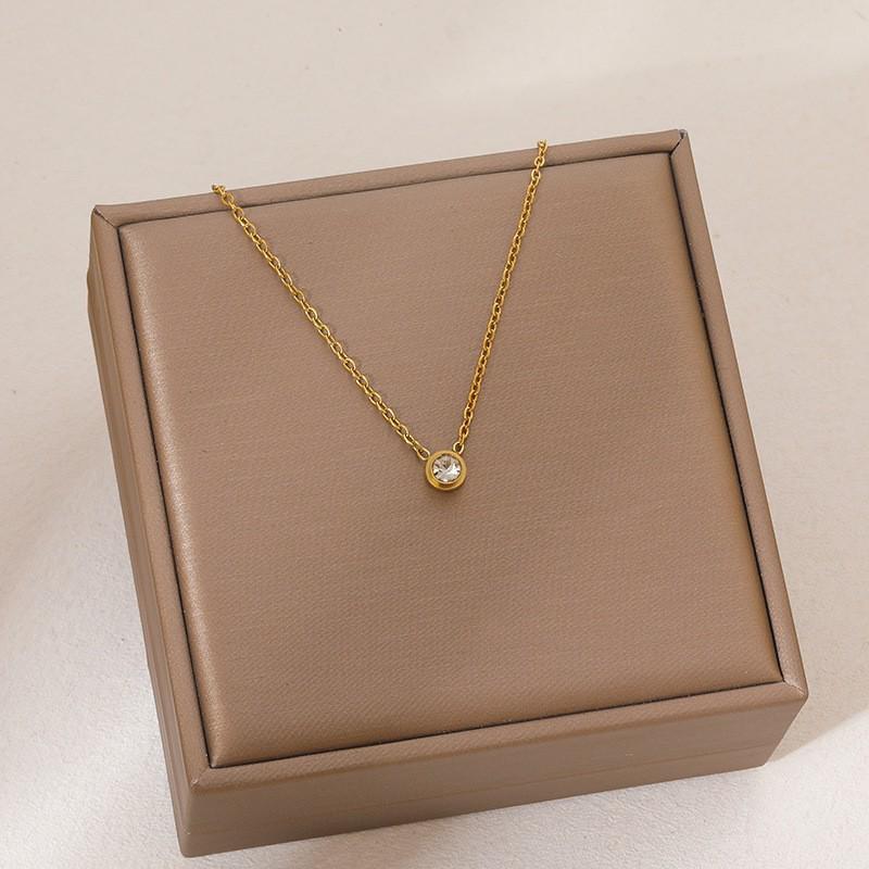 High-End Heart & Geometric Titanium Steel Clavicle Necklace for European & American Markets