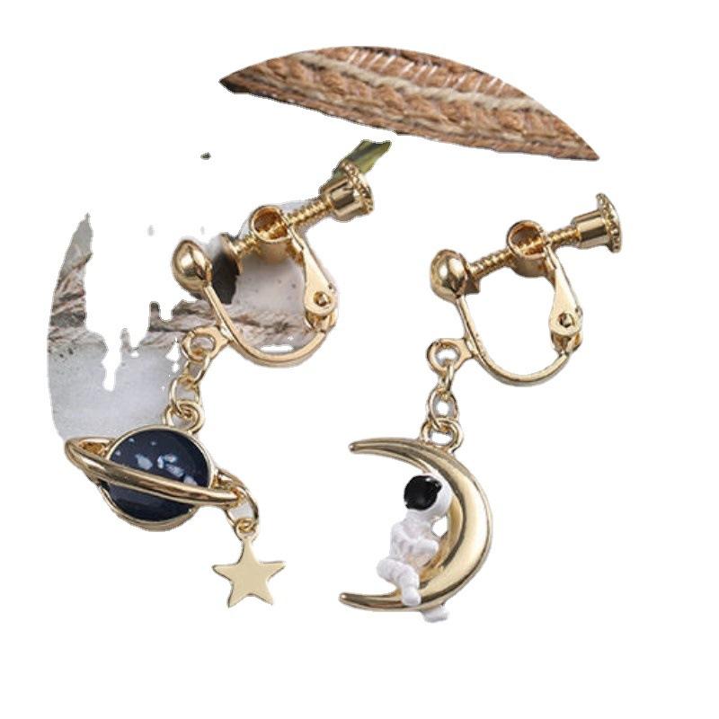 Astronaut Earrings Moon Planet Asymmetrical Earrings Femininity Personality Girl No Pierced Ear Clips