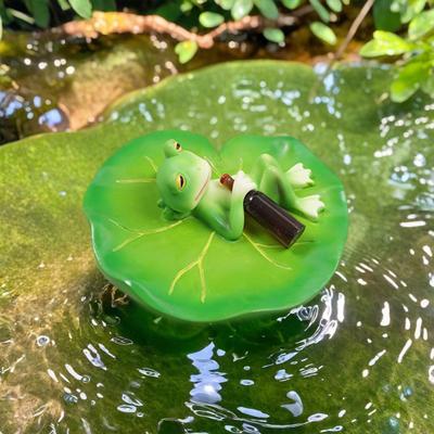 Gartenfrosch auf Figur Teichfrosch Schwimmende Seerose Statue für